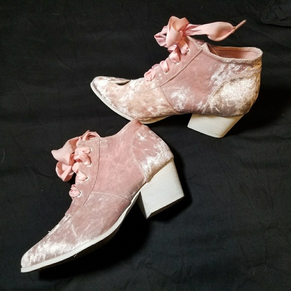 YRU Shoes - Yru aura lo in pink crushed velvet